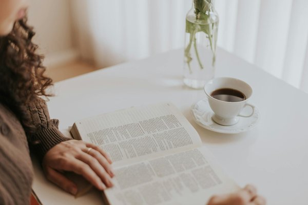 Discover nostalgic y2k fashion styles making a modern comeback